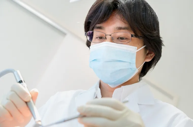 国際口腔インプラント学会認定医の院長が治療